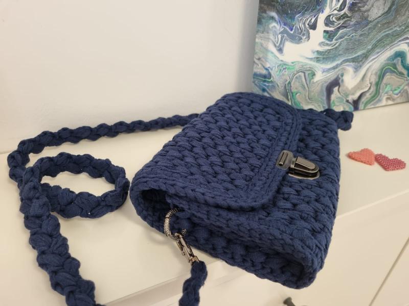 Сумочка из трикотажной пряжи