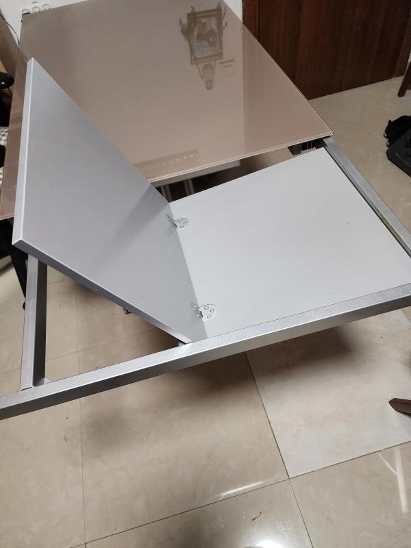 Стол производства Германия.Стол раскладывается на большой стол.Опускае