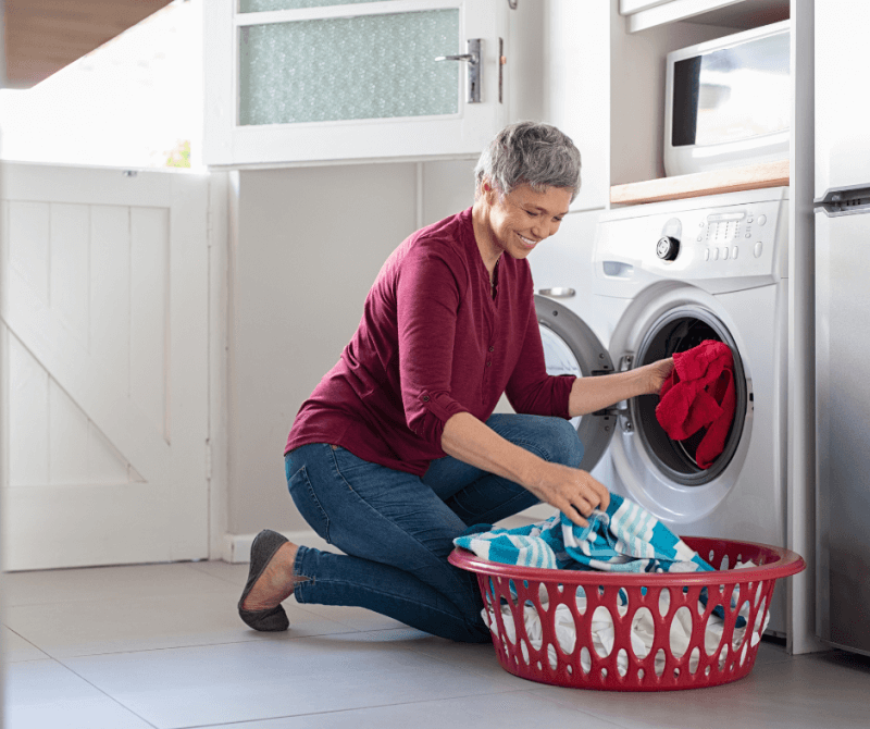 ПОМОЩНИЦА ПО ХОЗЯЙСТВУ с ПРОЖИВАНИЕМ, в хорошую дружную семью