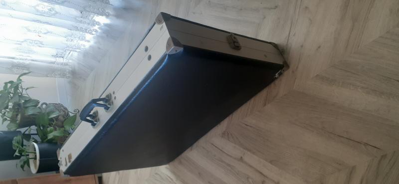 Складной массажный стол в очень хорошем состоянии