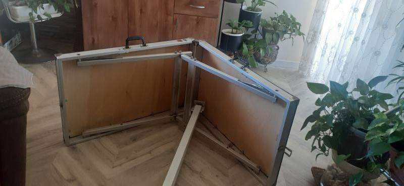 Складной массажный стол в очень хорошем состоянии