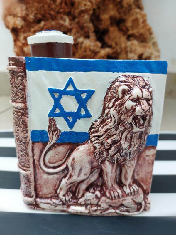 Подарочное вино или виски.