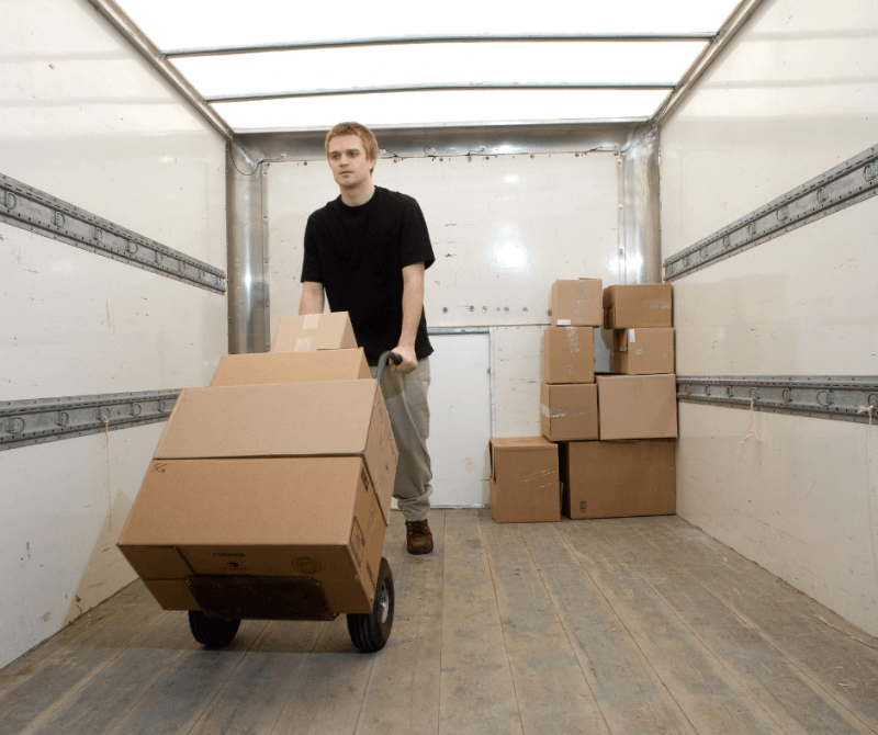 Работники/цы для разгрузки посылок