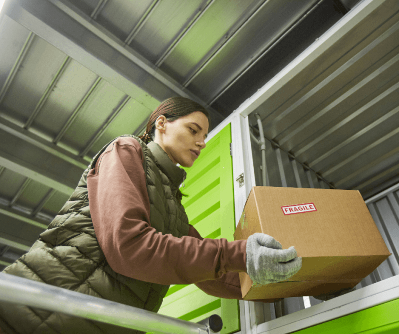 Работники/цы для разгрузки посылок