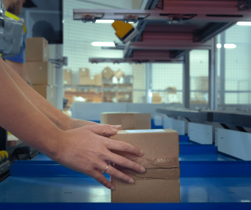 Работники/цы для разгрузки посылок