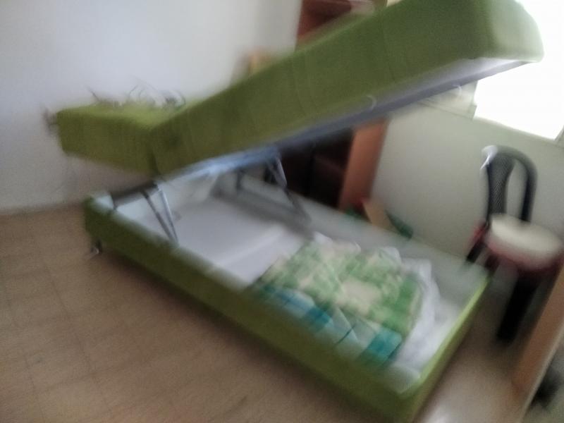 Кровать с электроподъемником подголовника и ящиком для белья