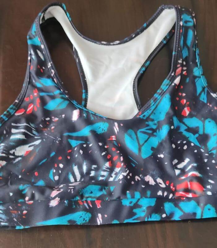 Комплект из пяти частей для защиты от медуз в море.