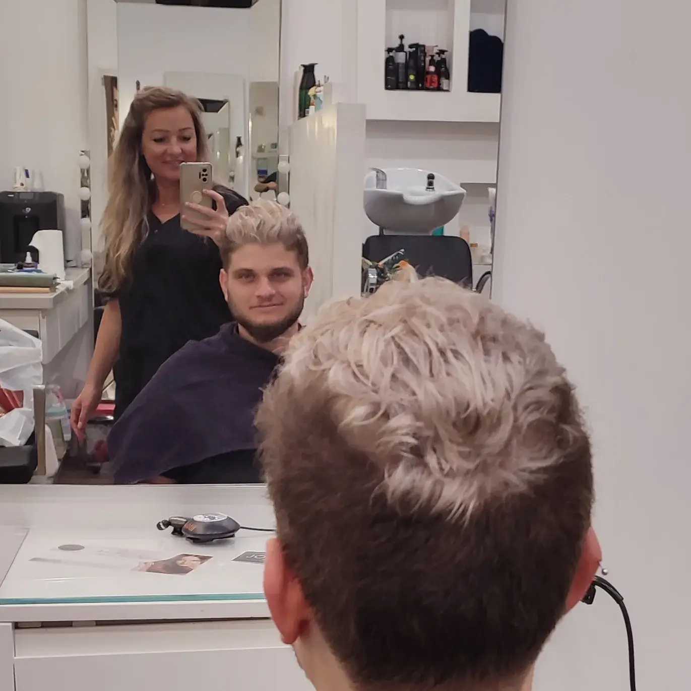 Парикмахер , парикмахер - колорист