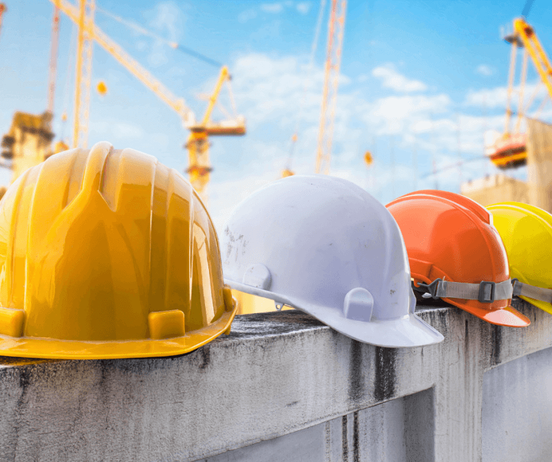 РАБОЧИЕ НА СТРОИТЕЛЬНЫЕ ОБЪЕКТЫ