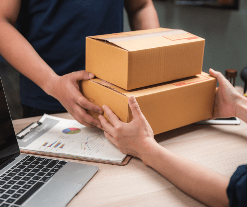 ДЕЖУРНЫЕ ДЛЯ ПОДГОТОВКИ ПОСЫЛОК К ОТПРАВКЕ