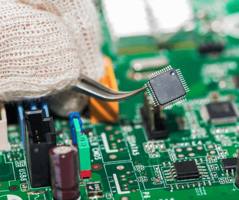 Требуются МОНТАЖНИКИ/ЦЫ И ПАЯЛЬЩИЦЫ/КИ в ведущую компанию, специализирующуюся на электронике